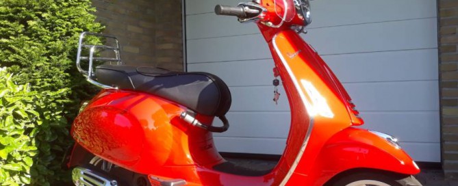 Vespa Primavera oranje